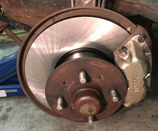 Signs Your Front Hub Oil Seal Needs Replacement Signs Your Front Hub Oil Seal Needs Replacement